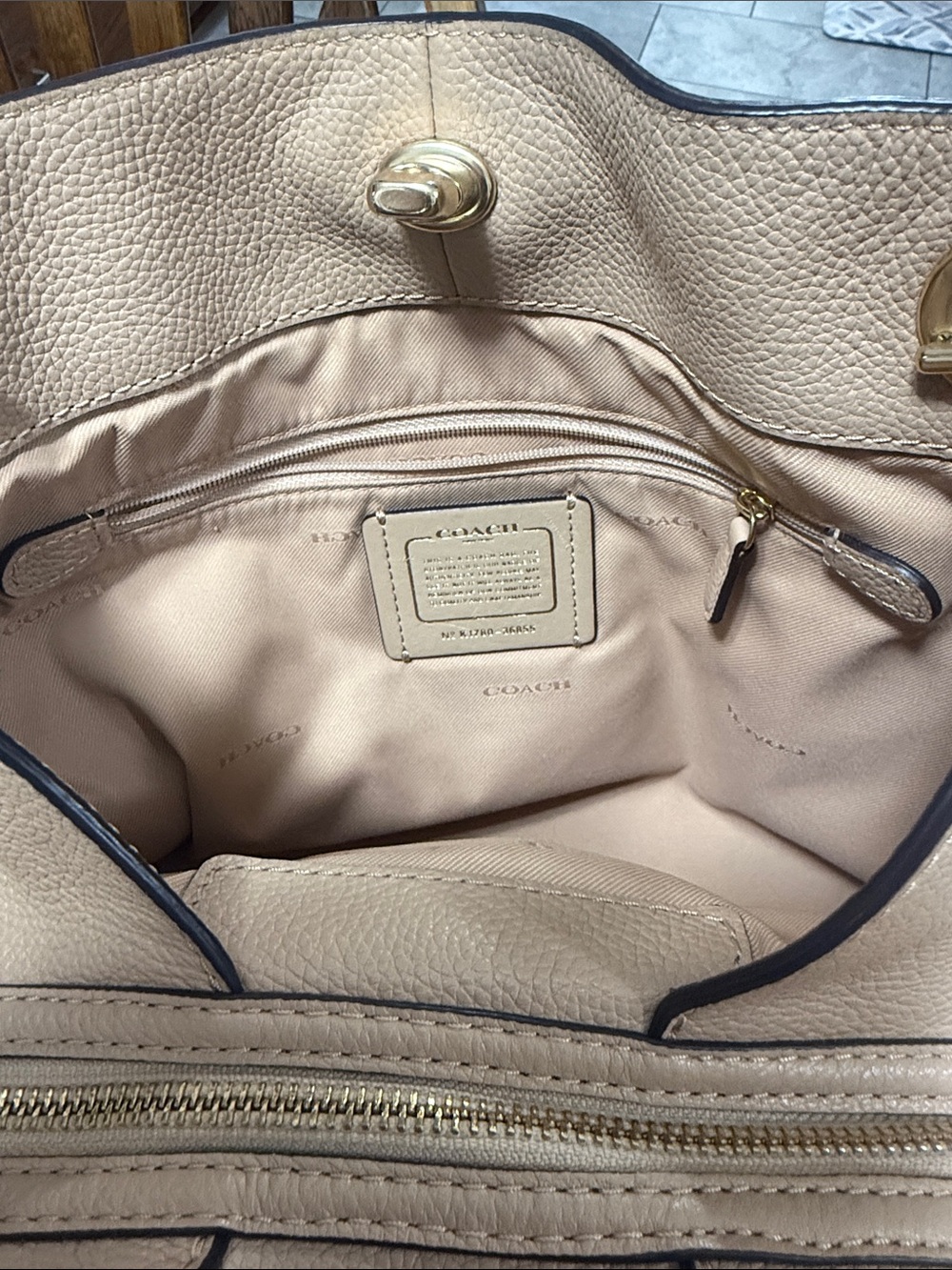 Coach Beige Pebbled Leather Shoulder Bag with Gold Chain - Picture 4 of 8